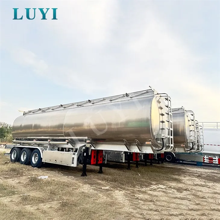 Allur-ál þriggja-olíutankabíll